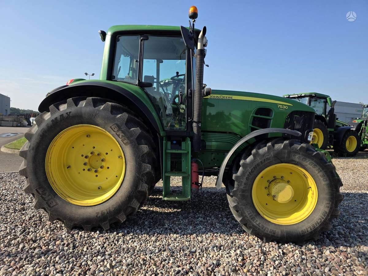 John Deere 7530 Premium, traktoriai