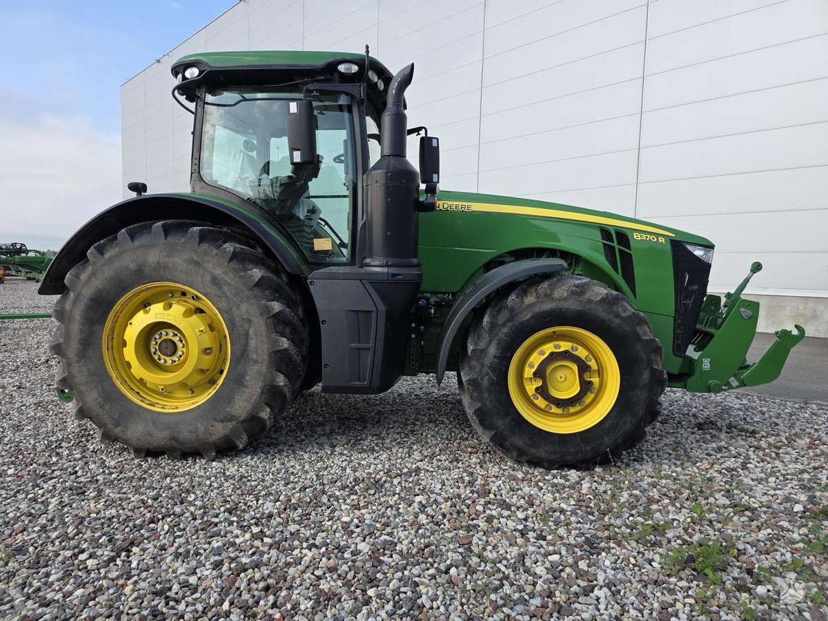 John Deere 8370R, traktoriai
