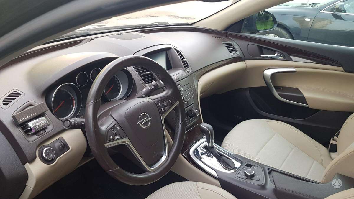 Opel Insignia, 2.0 l., Седан