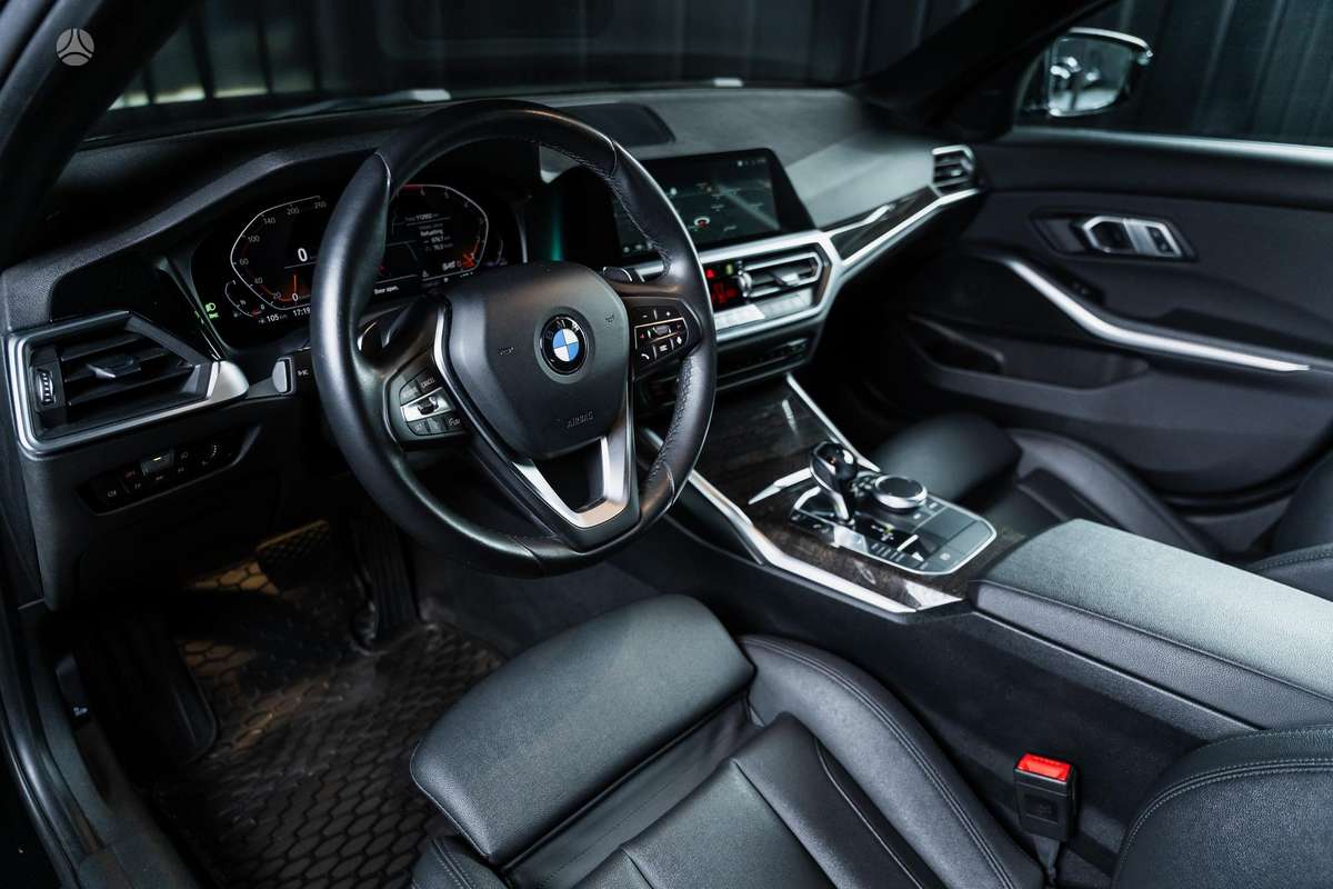 BMW 330, 2.0 l., Седан