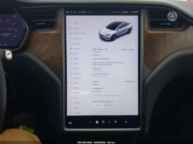 Tesla Model X, Седан