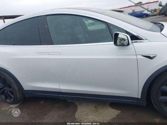 Tesla Model X, saloon / sedan