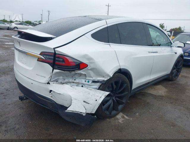 Tesla Model X, sedanas