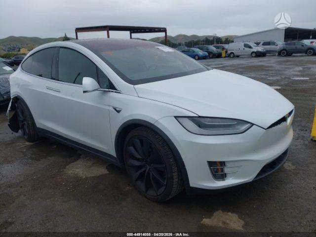 Tesla Model X, sedanas