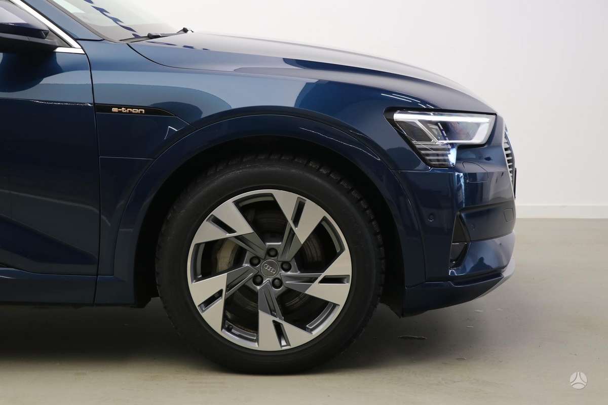 Audi e-tron, 95 kWh, off-road / crossover