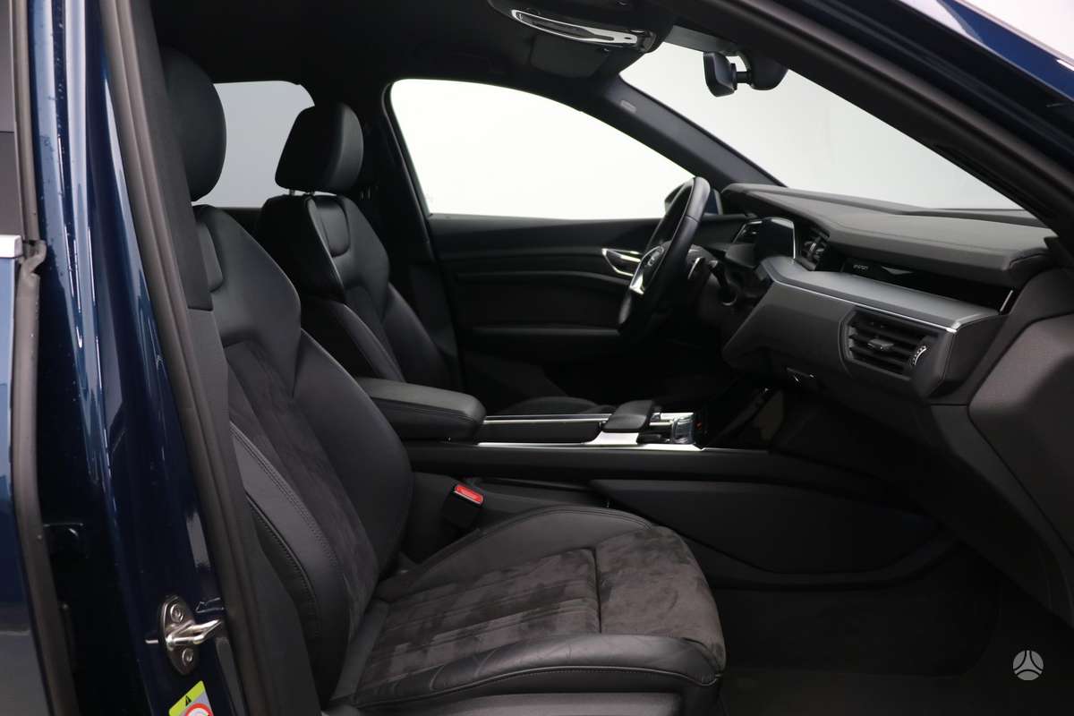 Audi e-tron, 95 kWh, off-road / crossover