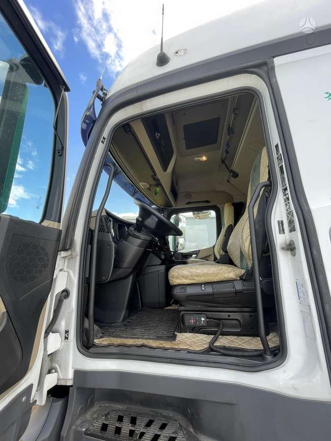 Mercedes-Benz Actros, double sleeper
