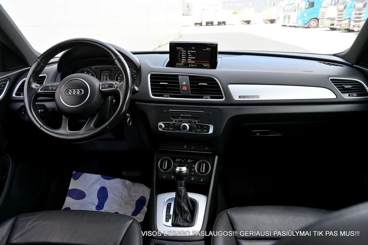 Audi Q3, 2.0 l., off-road / crossover