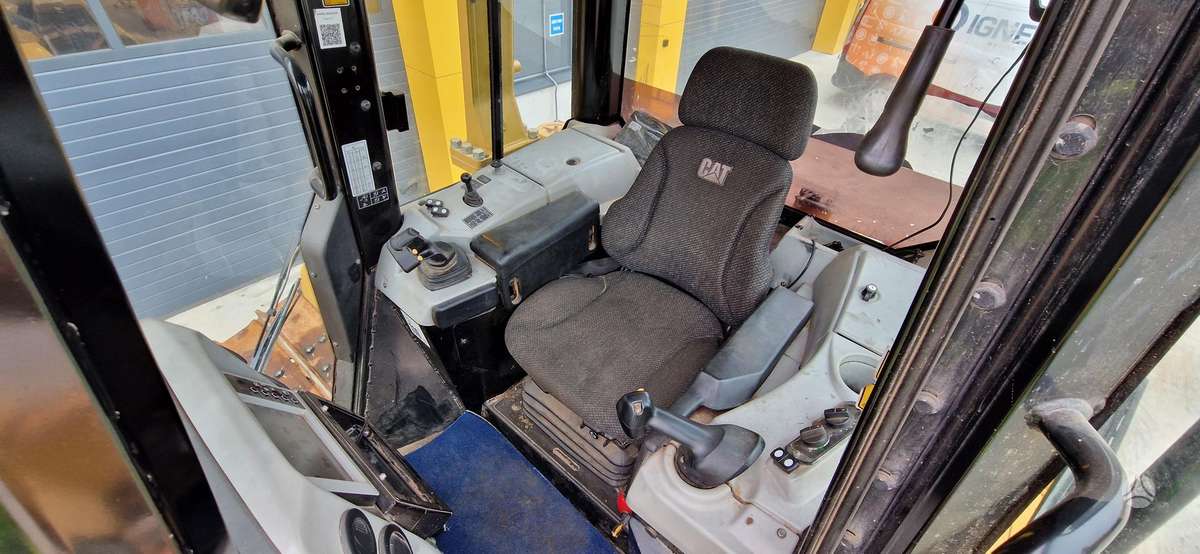 Caterpillar D6N, buldozeriai