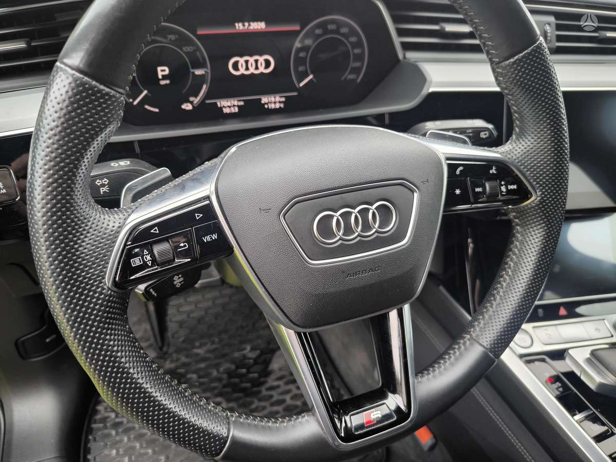 Audi e-tron, 95 kWh, off-road / crossover