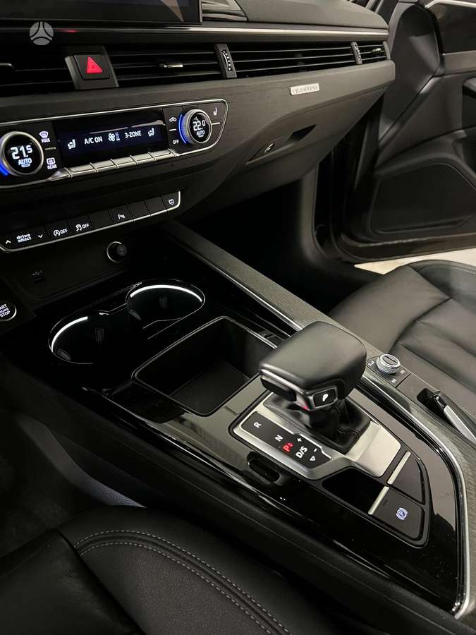 Audi A4, 2.0 l., Седан