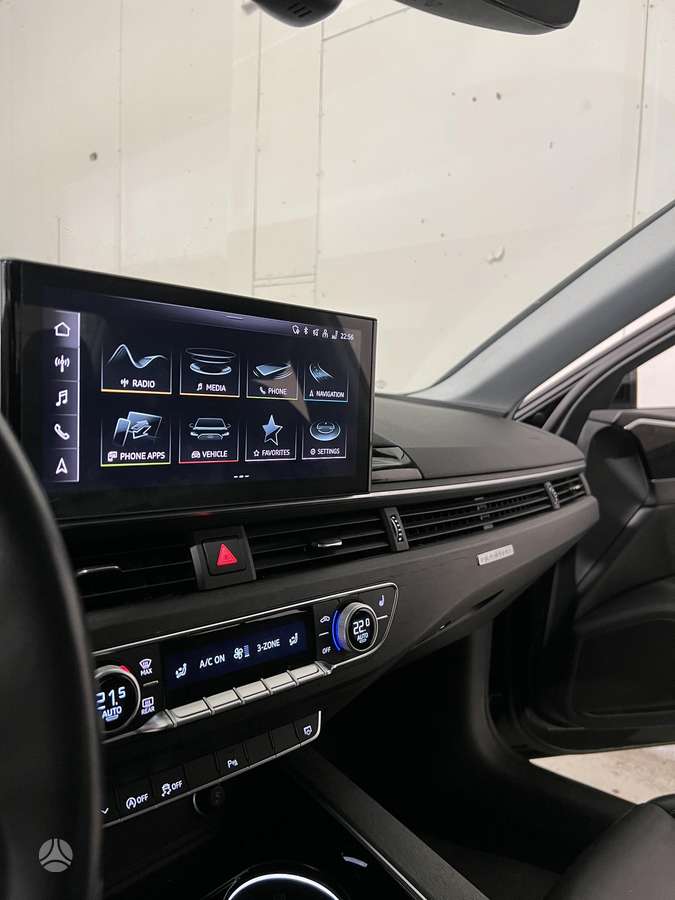Audi A4, 2.0 l., Седан