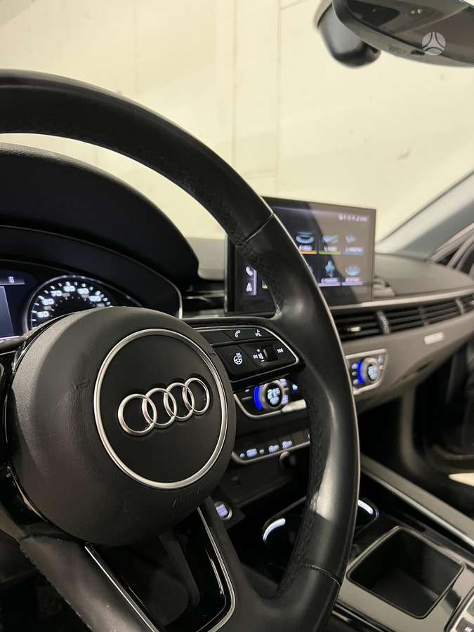 Audi A4, 2.0 l., Седан