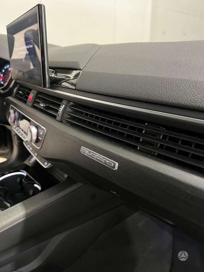 Audi A4, 2.0 l., Седан