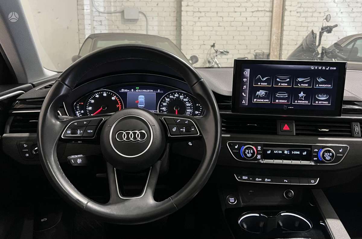 Audi A4, 2.0 l., Седан