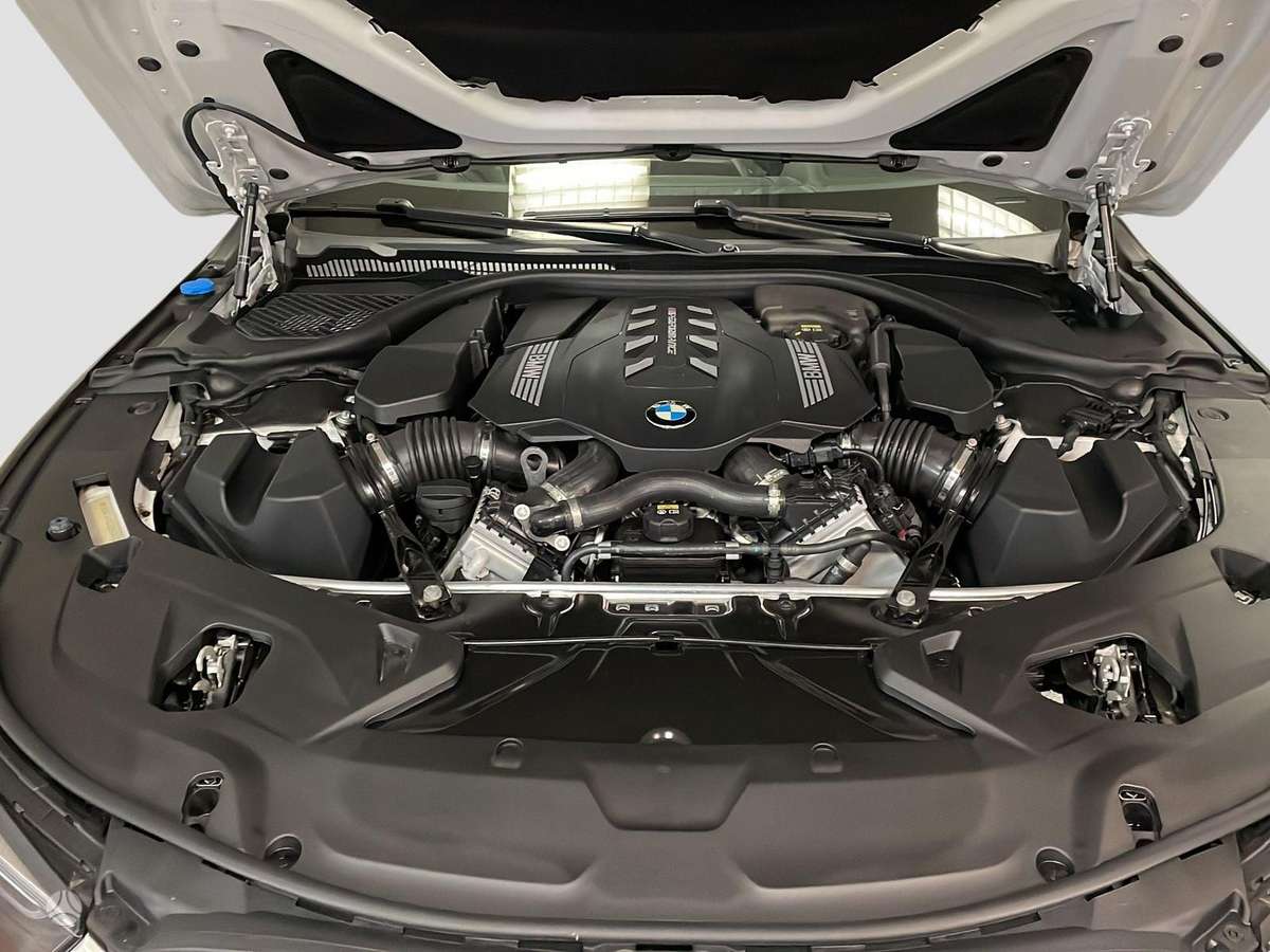 BMW M850, 4.4 l., convertible