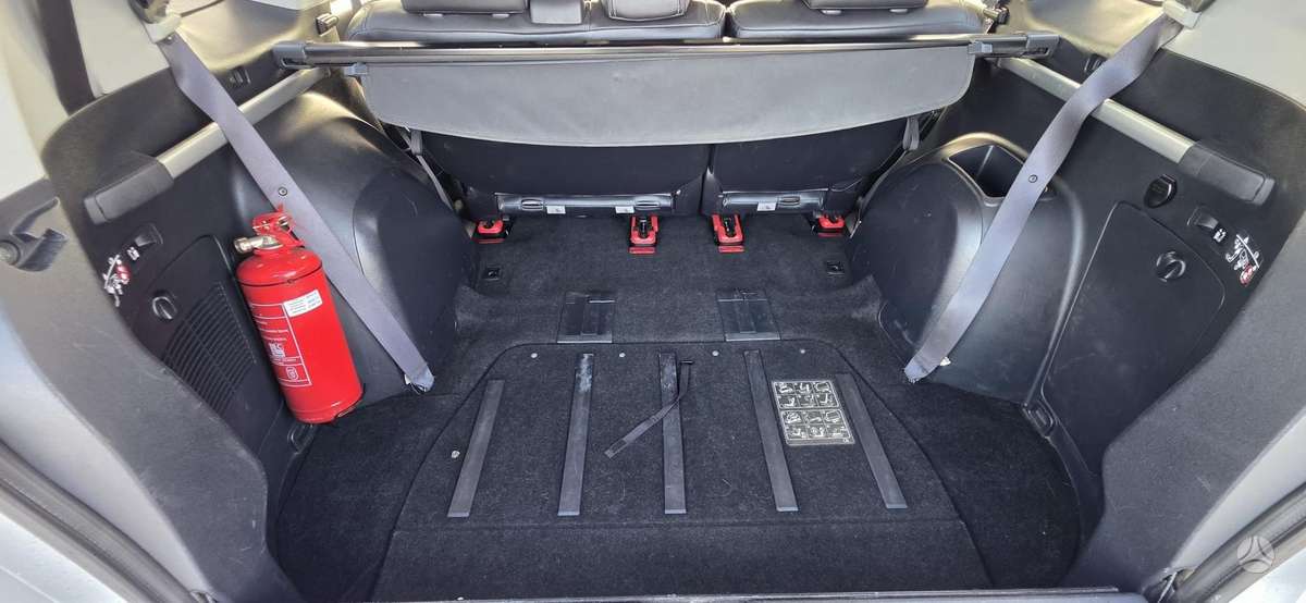 Peugeot 4007 - 9