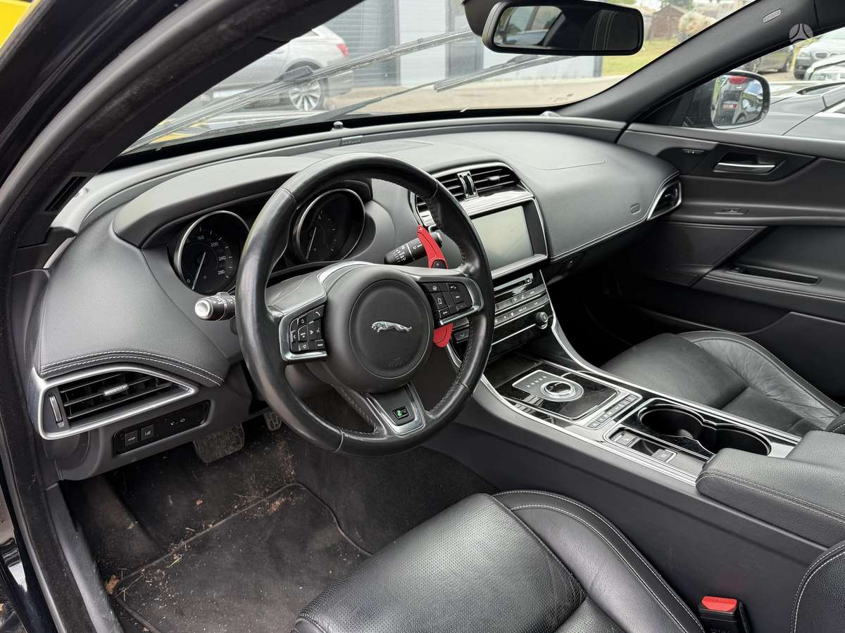Jaguar XE, 2.0 l., Седан