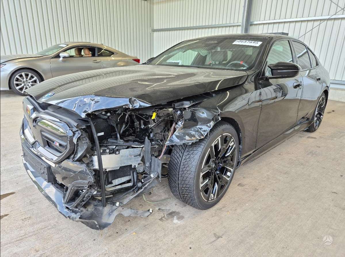 BMW i5, sedanas