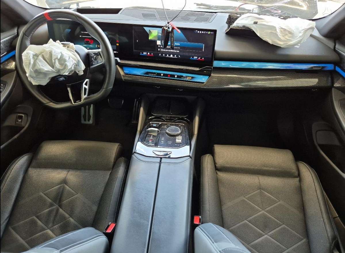 BMW i5, sedanas