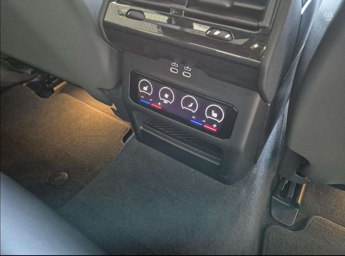 BMW i5, Седан