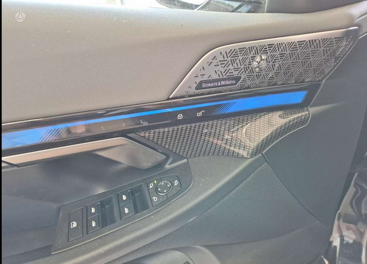 BMW i5, sedanas