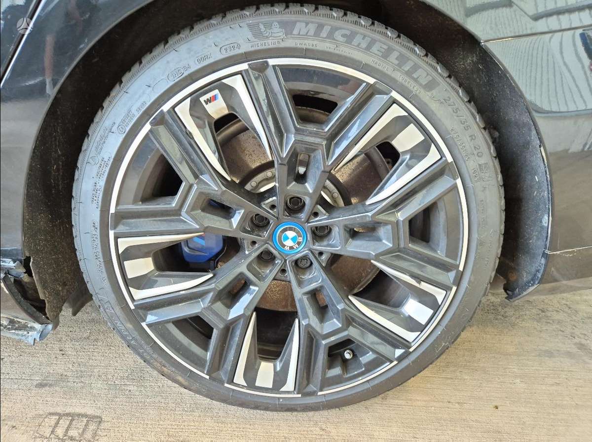 BMW i5, sedanas