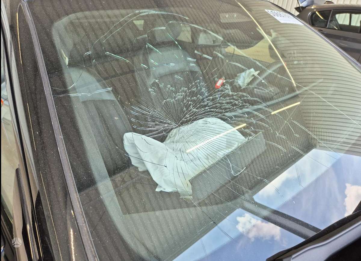 BMW i5, Седан