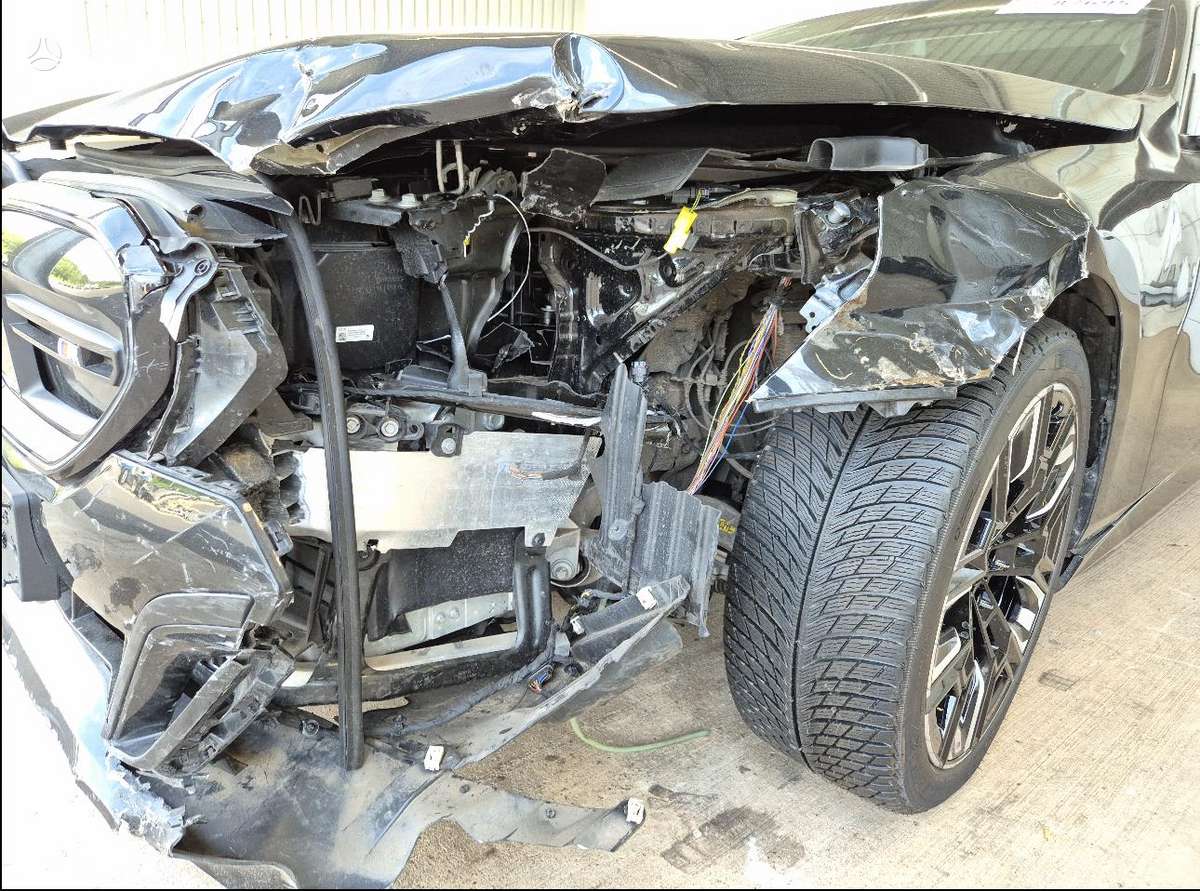 BMW i5, sedanas