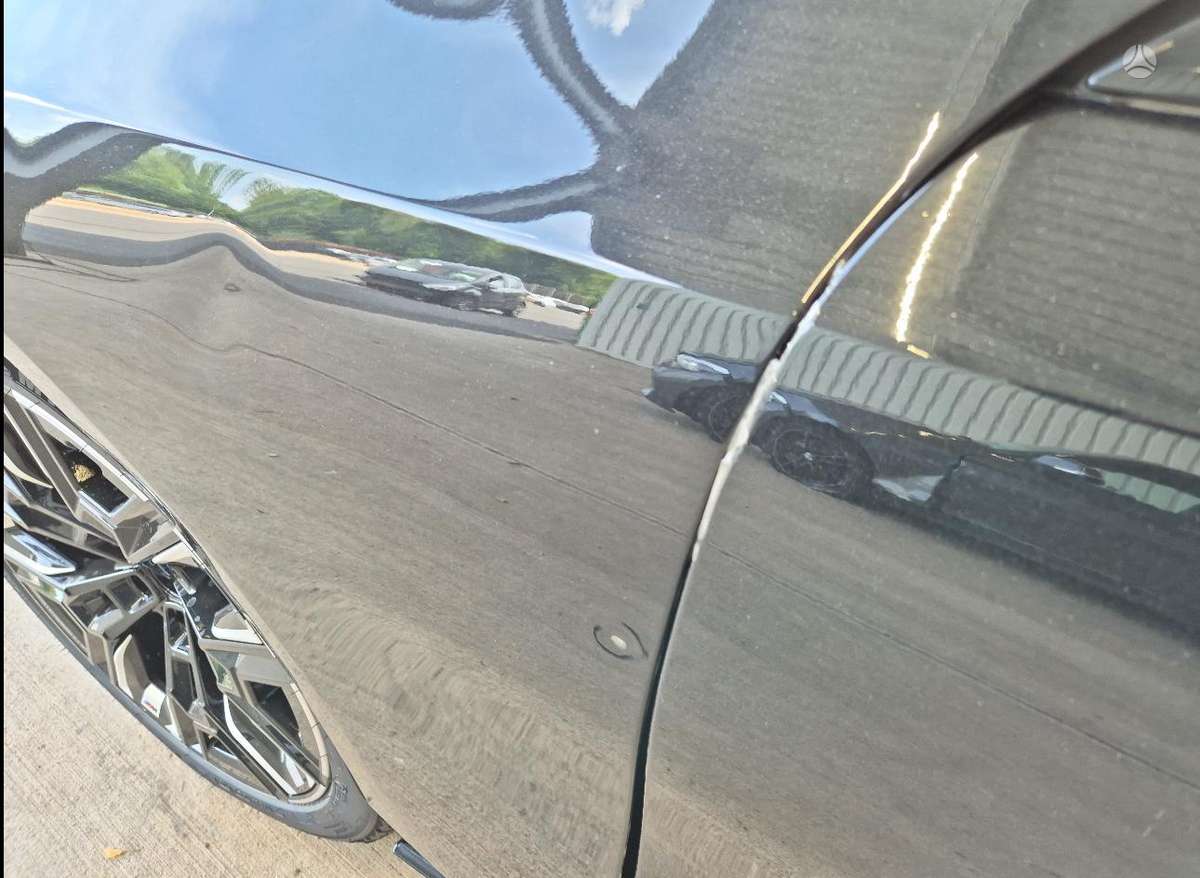 BMW i5, sedanas