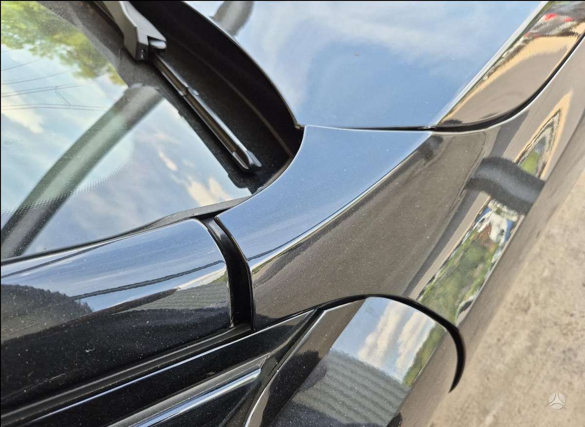 BMW i5, Седан