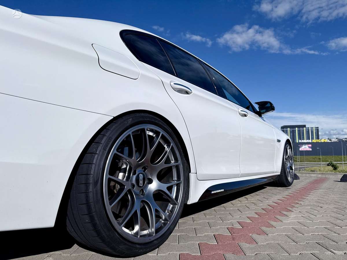 BMW 550, 4.4 l., Седан