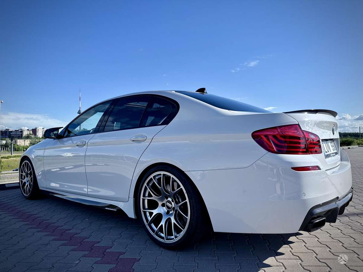 BMW 550, 4.4 l., Седан