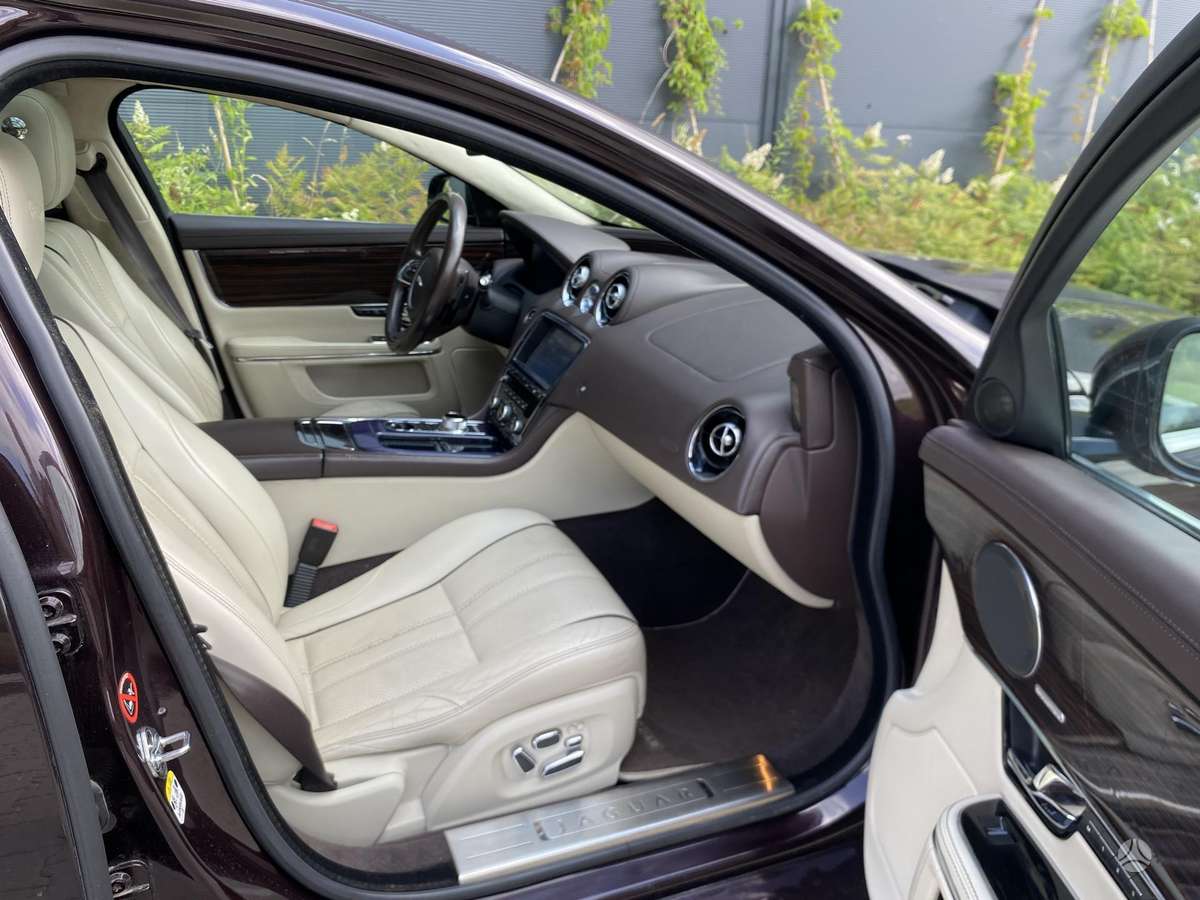 Jaguar XJ, 3.0 l., Седан