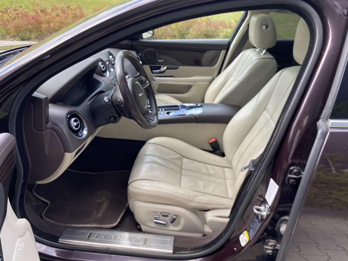 Jaguar XJ, 3.0 l., Седан