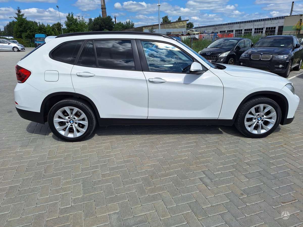 BMW X1, 2.0 l., off-road / crossover