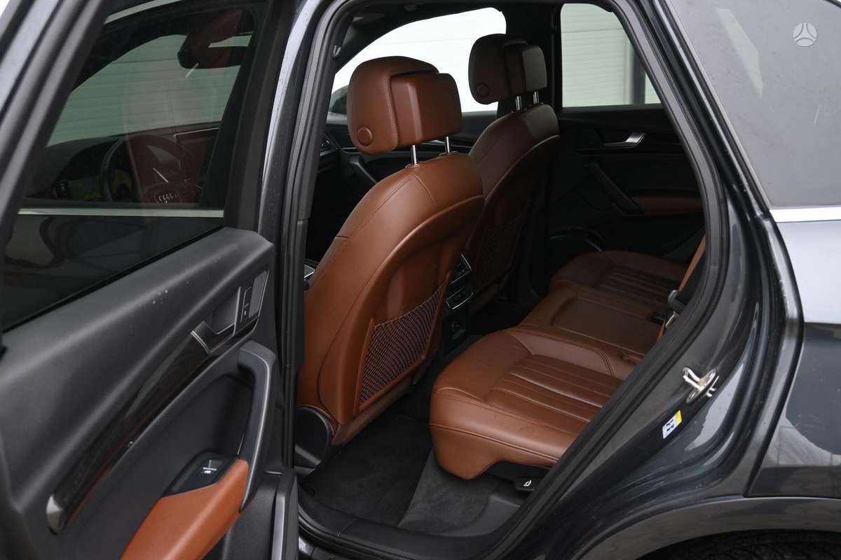 Audi Q5, 2.0 l., off-road / crossover