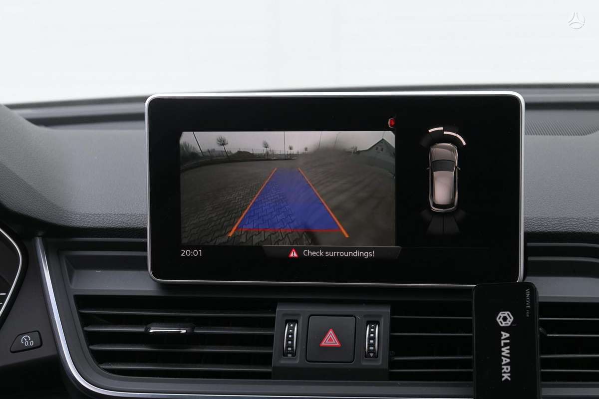 Audi Q5, 2.0 l., off-road / crossover