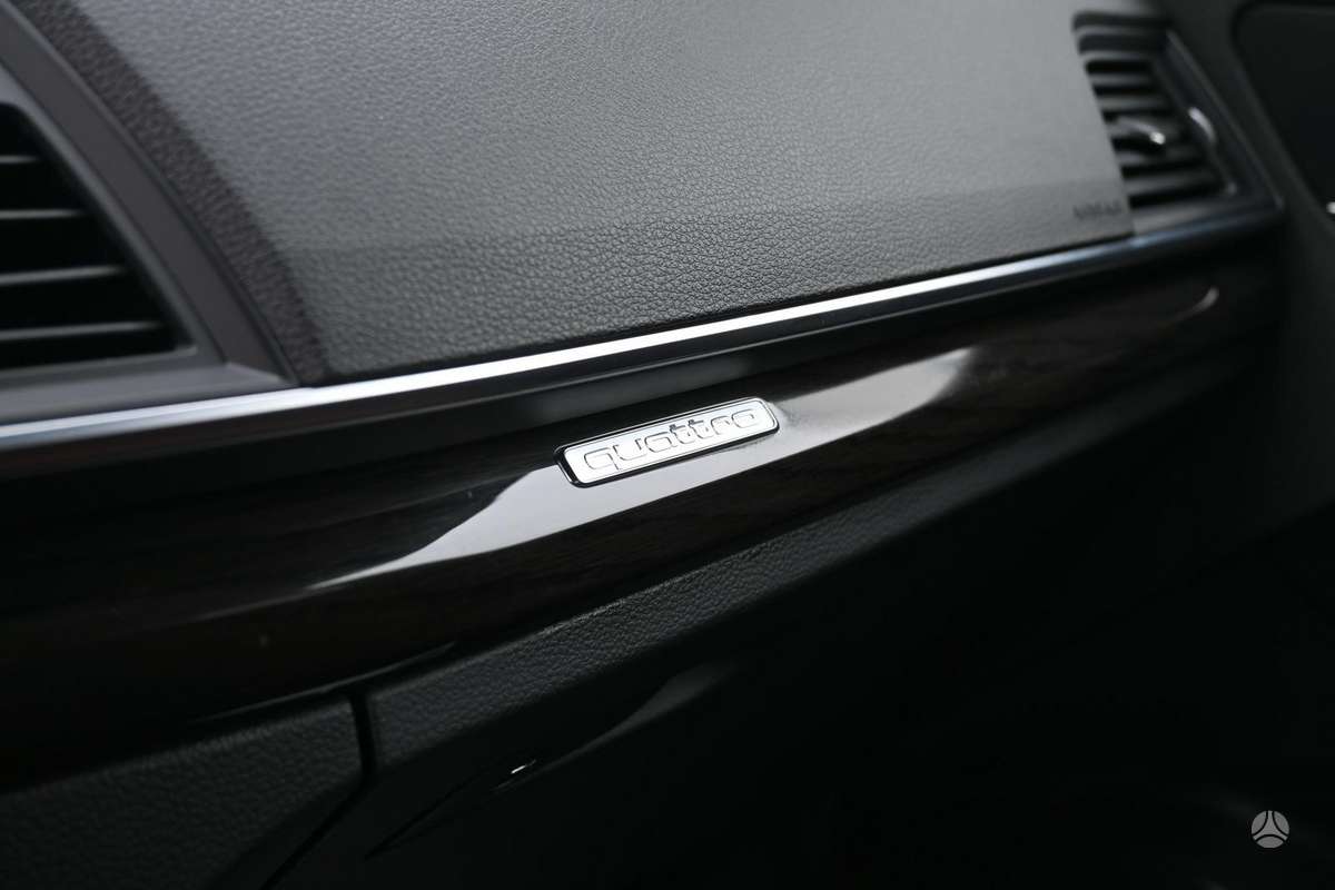 Audi Q5, 2.0 l., off-road / crossover