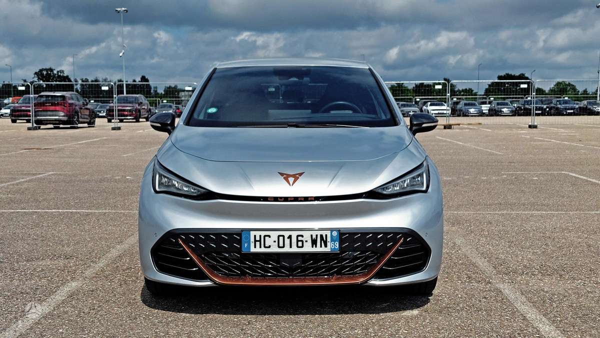 Cupra Born, 63 кВт·ч, Хэтчбек