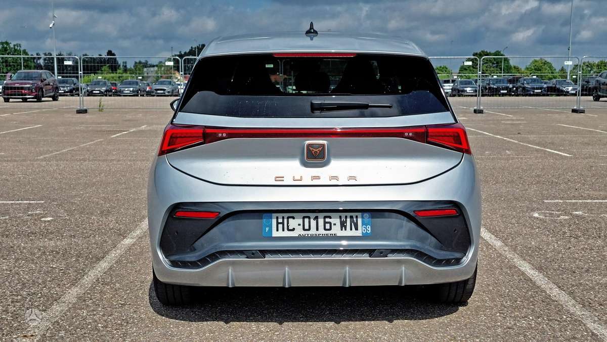 Cupra Born, 63 кВт·ч, Хэтчбек