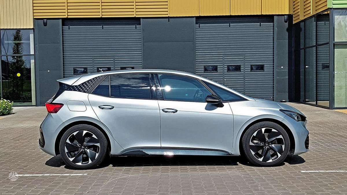Cupra Born, 63 кВт·ч, Хэтчбек