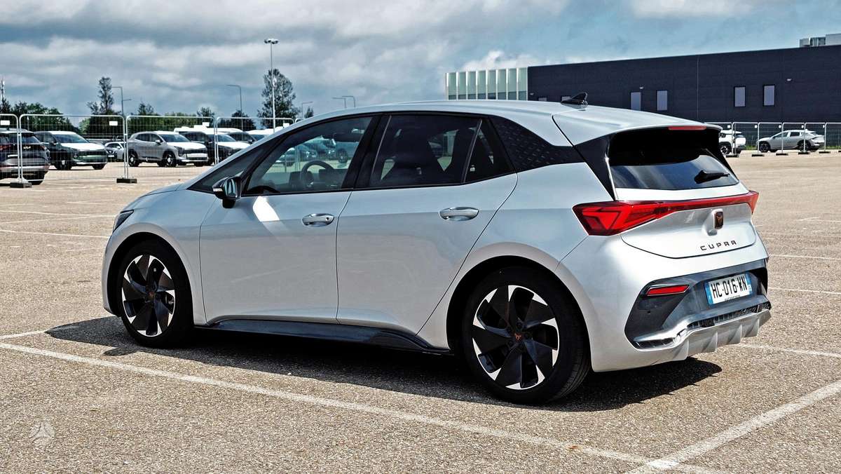 Cupra Born, 63 кВт·ч, Хэтчбек