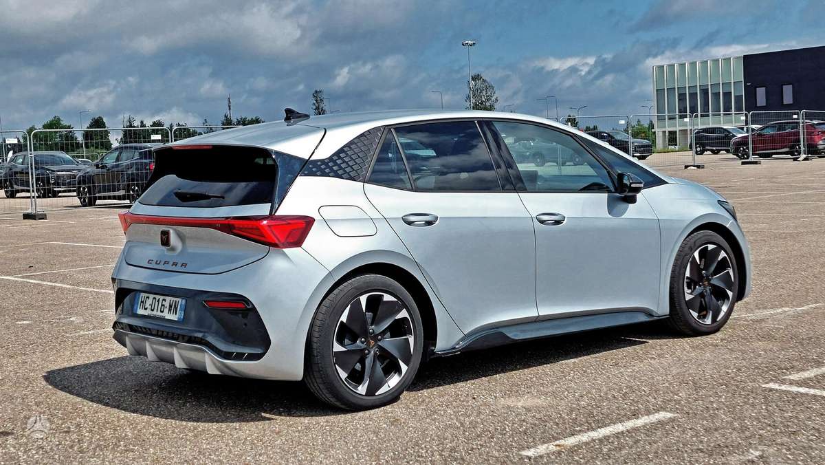 Cupra Born, 63 кВт·ч, Хэтчбек