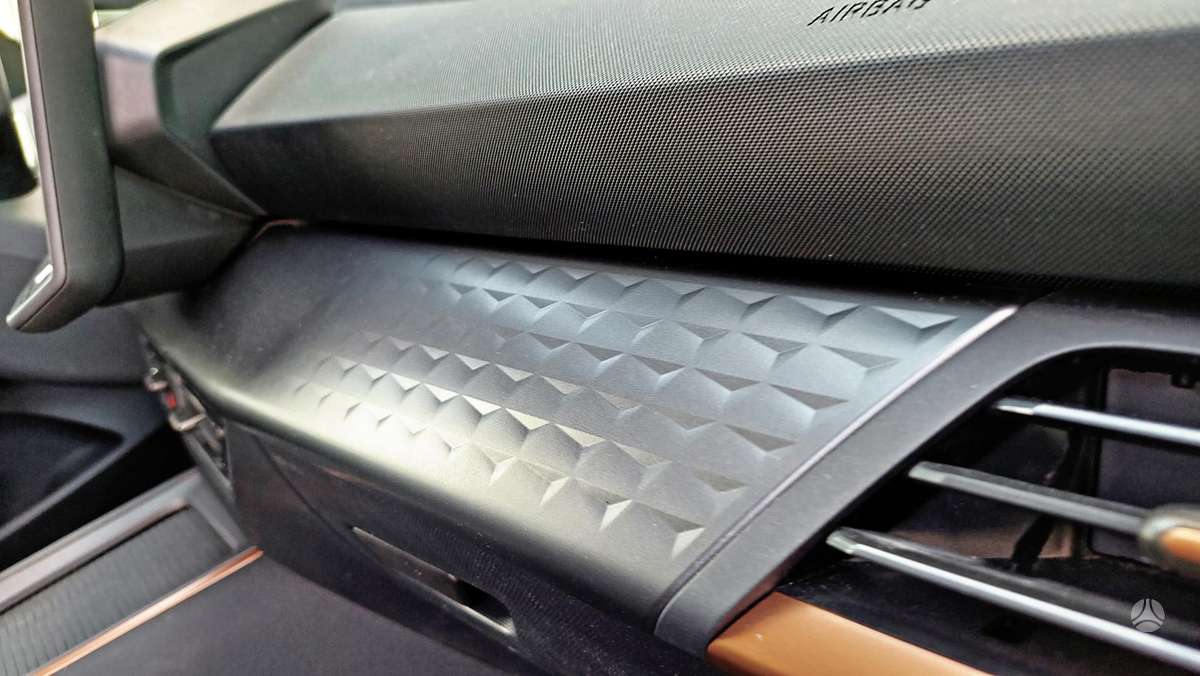 Cupra Born, 63 кВт·ч, Хэтчбек