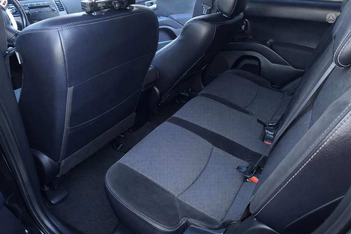 Peugeot 4007 - 7