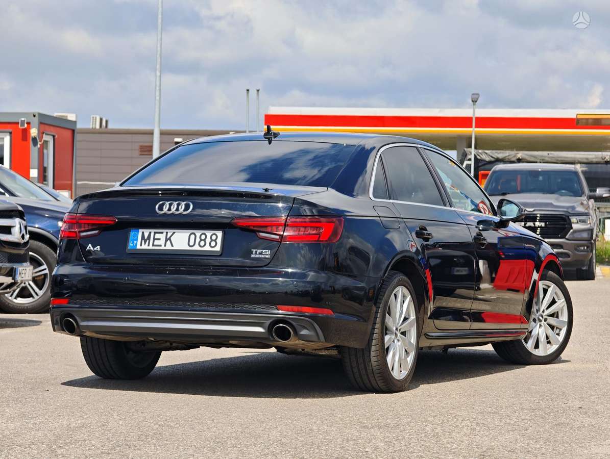 Audi A4, 2.0 l., Седан