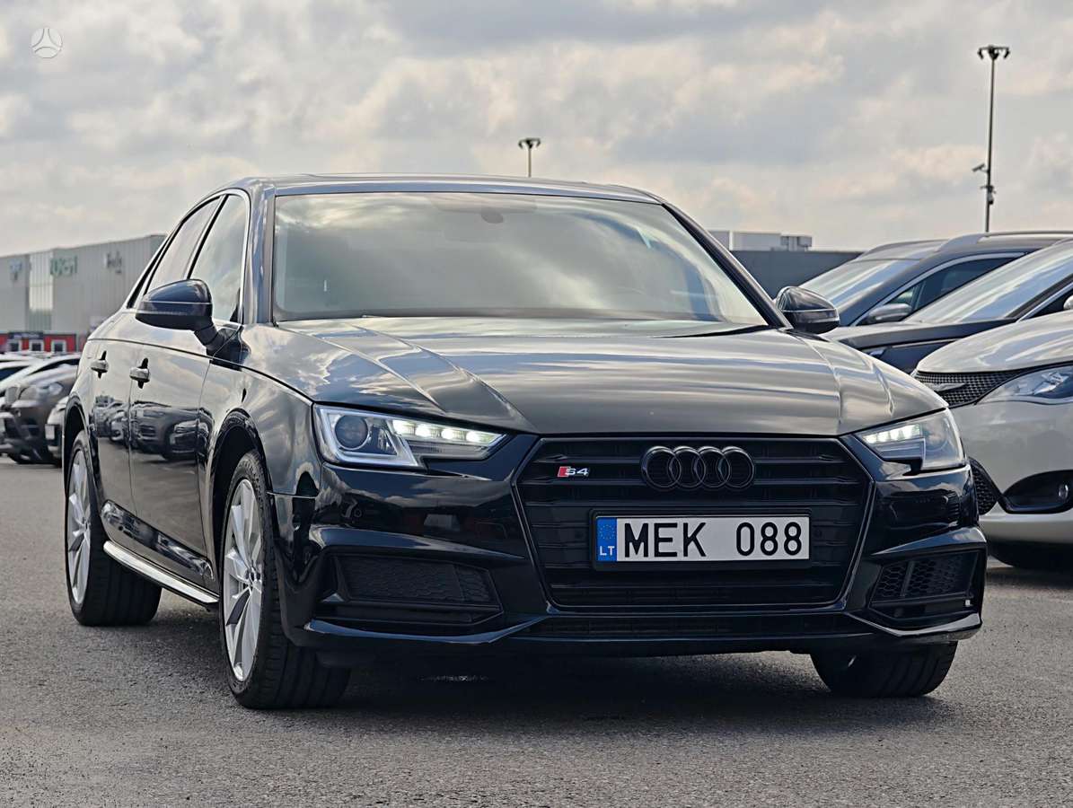 Audi A4, 2.0 l., Седан