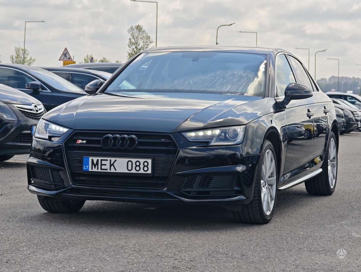 Audi A4, 2.0 l., Седан