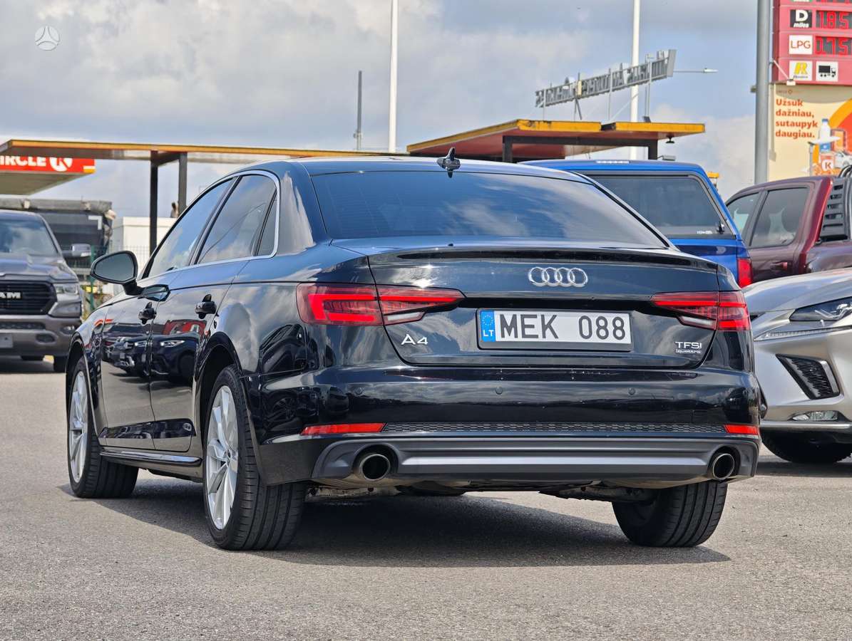 Audi A4, 2.0 l., Седан